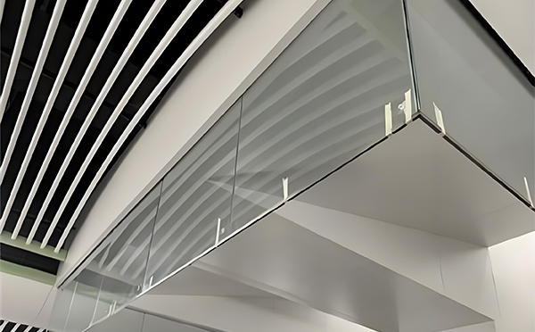 高昌玻璃挡烟垂壁