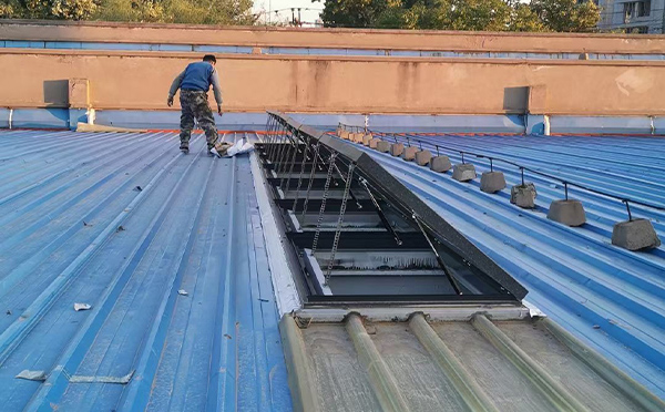 某区域性物流仓储中心高昌排烟窗系统安装项目