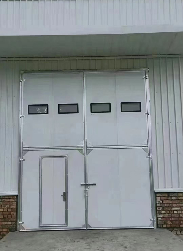 高昌工业门在设备装配车间出入口的实施记录