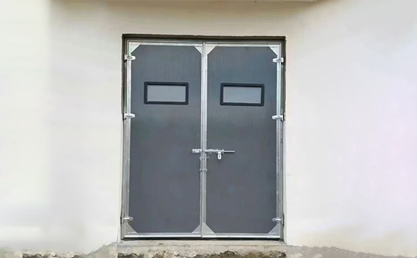 高昌工业门在高温作业区域的运行表现